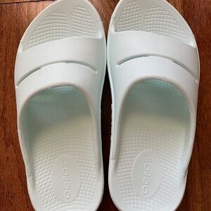OOFOS Athletic Slides
